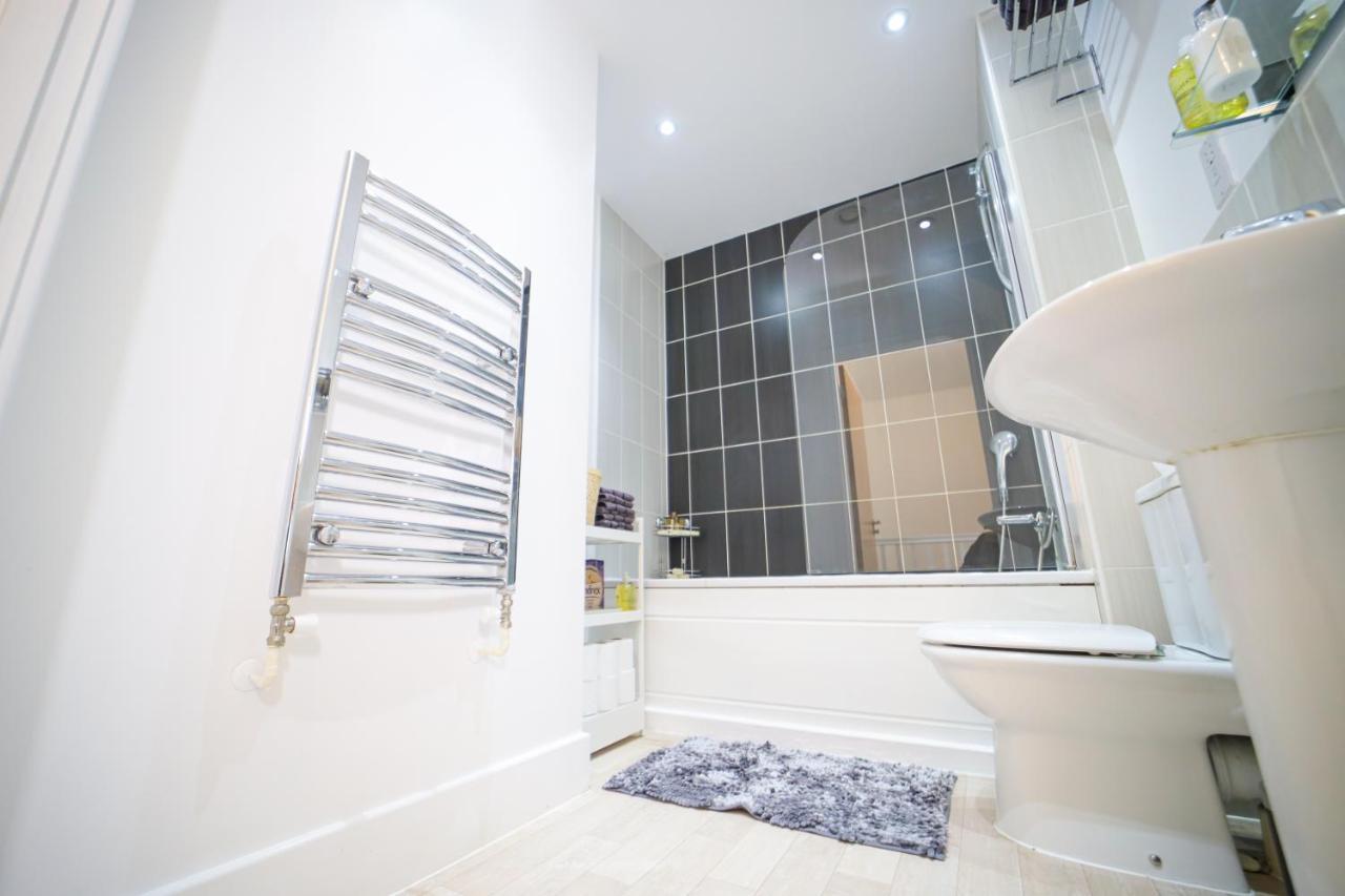3 Bedroom House In Birmingham City Centre - Sleeps 6 ภายนอก รูปภาพ